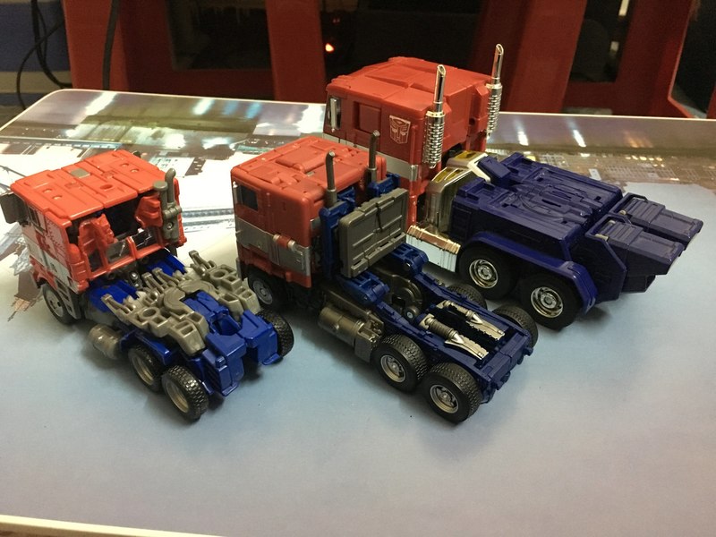 Transformers Studio Series 38 'Bumblebee Movie' Optimus Prime New In Hand Images  (2 of 5)